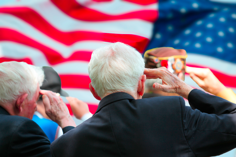 Veterans,Saluting,On,Memorial,Day,Ceremony