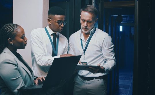 Talking,,It,Support,And,People,With,Tech,In,Server,Room